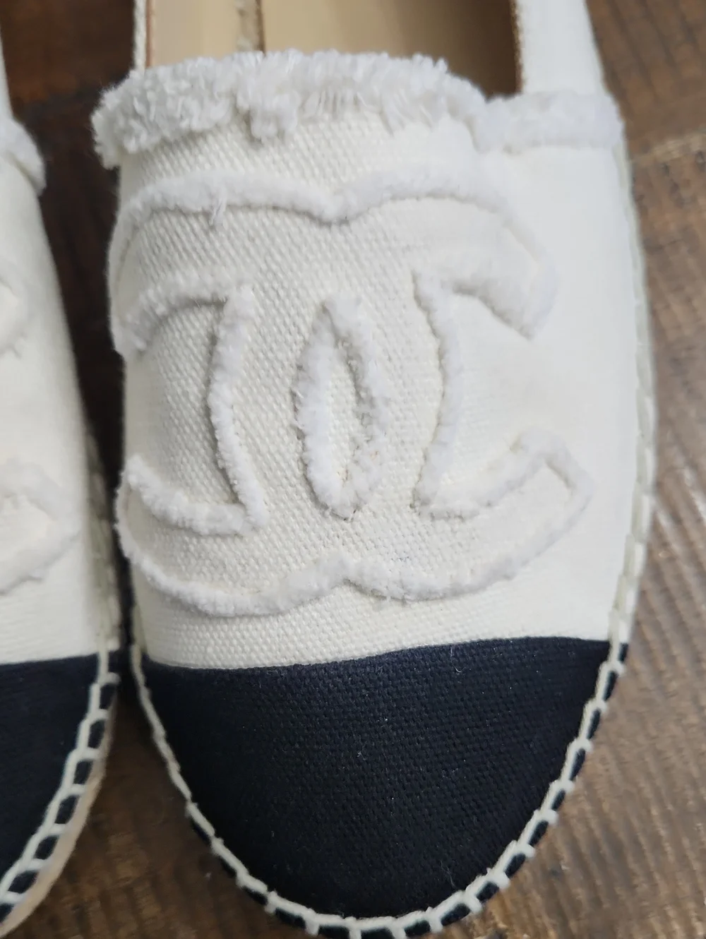 CHANEL Cream Canvas Espadrilles with Black Toe Cap Womens Sz 39